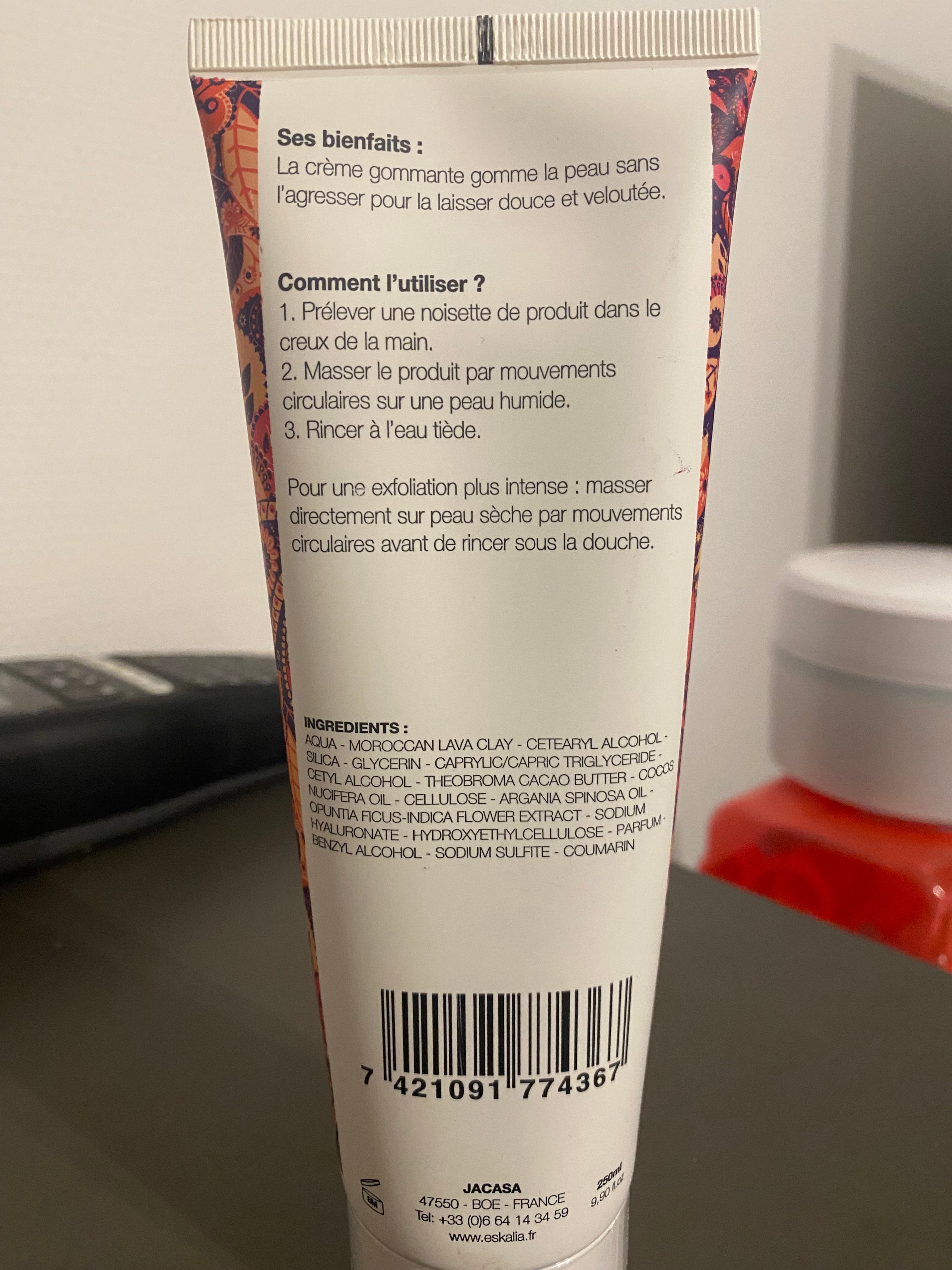 Gommage corps rhassoul, Eskalia