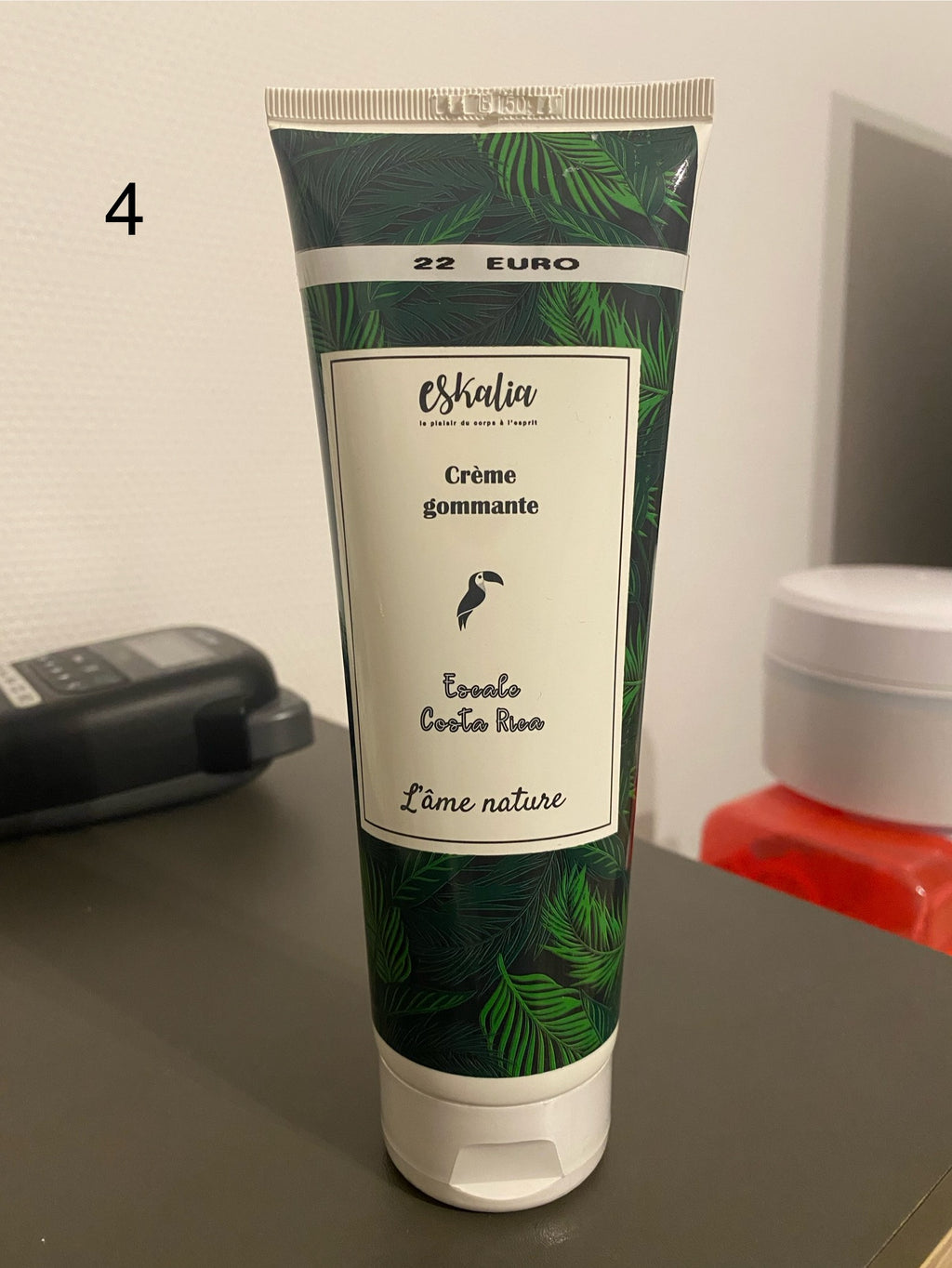 Crème gommante, Eskalia