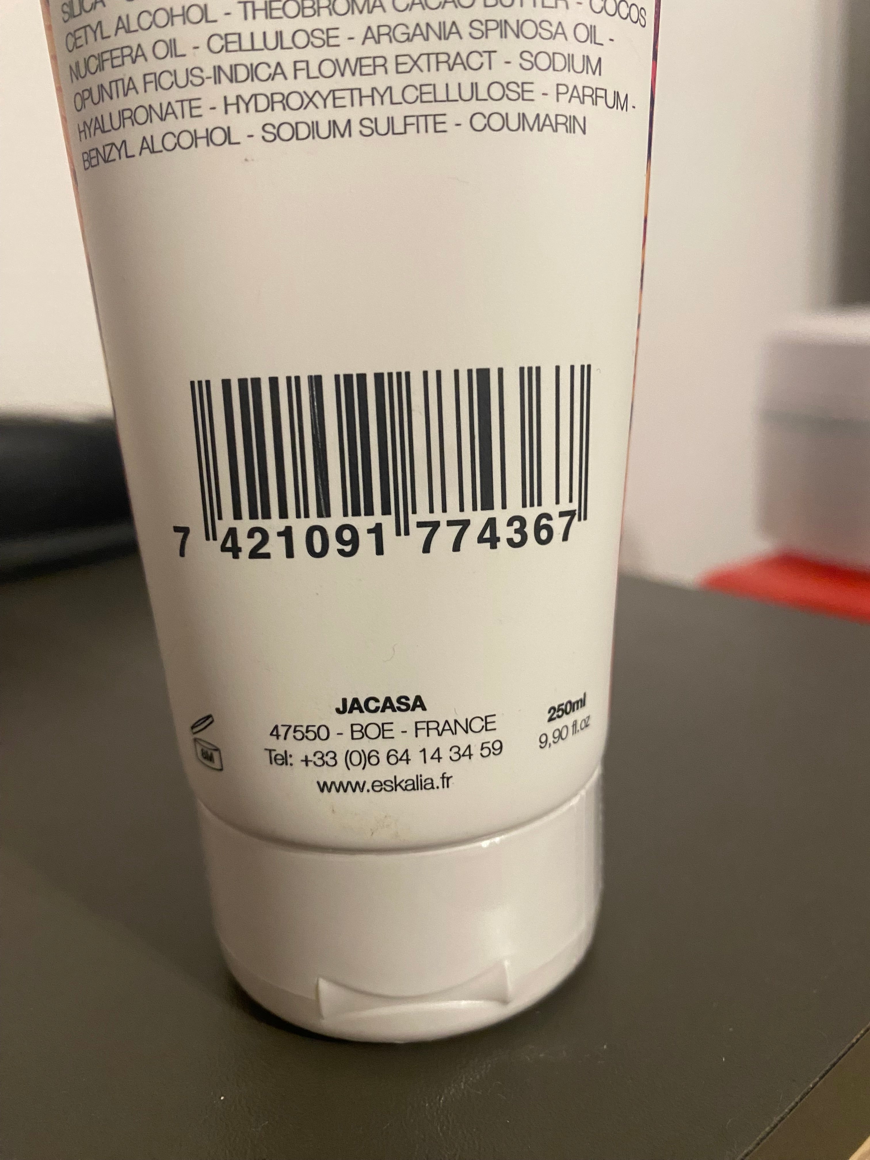 Gommage corps rhassoul, Eskalia